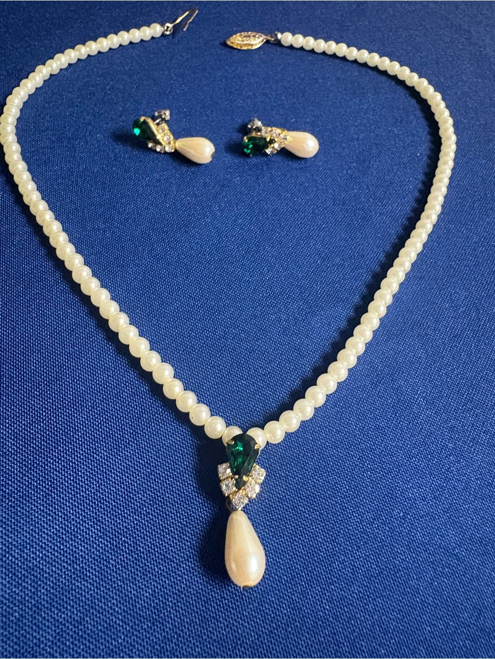 Vtg. Faux pearl Elegant Necklace and Earring Set with Emerald Accents